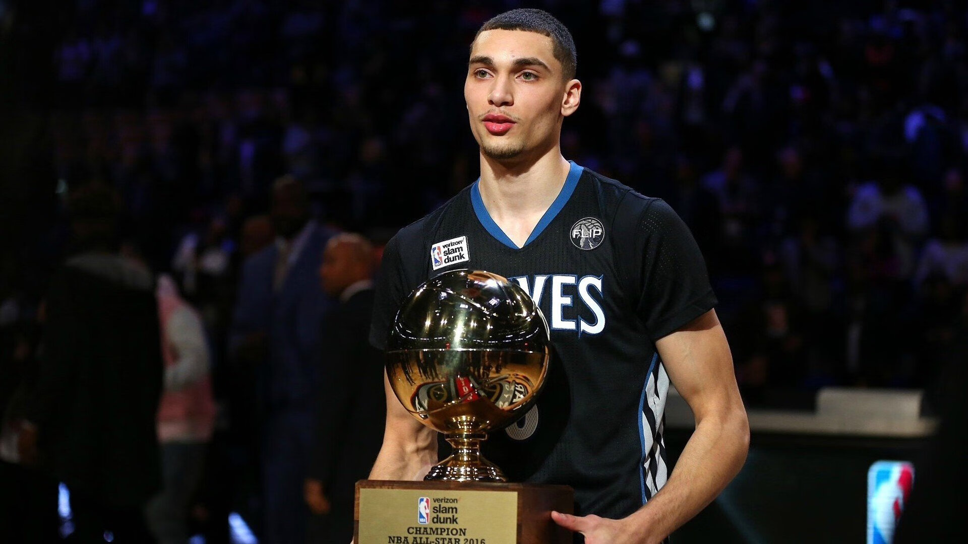 夜幕下的灯光跑，城市夜色中的运动狂欢，灯光下的城市夜晚